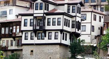 Beypazarı evlerinin önünde fotoğraf çekilin