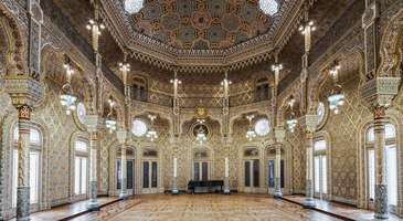 Borsa Sarayı’nın ihtişamlı mimarisi ile büyülenin  