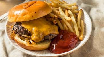 Nefis hamburgerleri ve kızartmaları tadın  