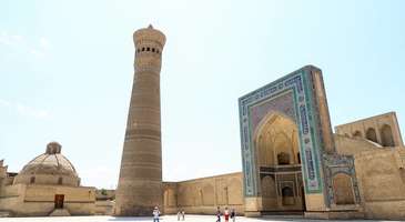 Meşhur Büyük Kalon Minaresi’ni görün  