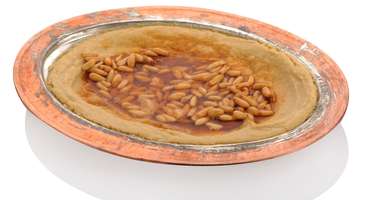 Çam fıstıklı humus