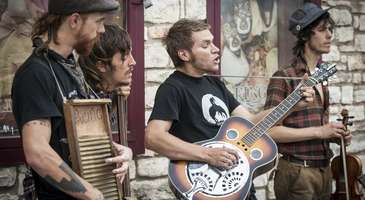 Akşamları canlı müzik dinleyin  