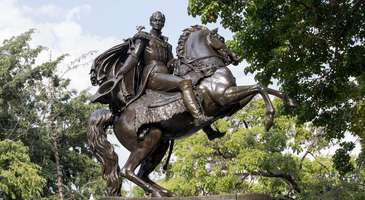 Bolivar Meydanı’nda turlayın  