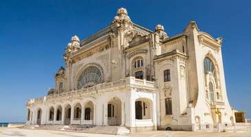 Köstence’nin sembolü Casino’yu görün