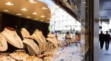 Central Station’da alsanız da almasanız da elmaslara bakın