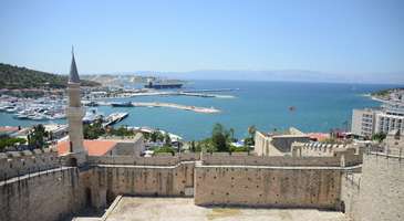Tarihi Çeşme Kalesi’ni ve müzeyi gezin  