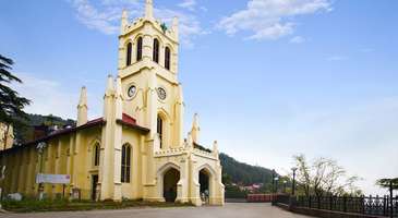 Tarihi Mesih Kilisesi’nin (Christ Church) farklı atmosferine kapılın