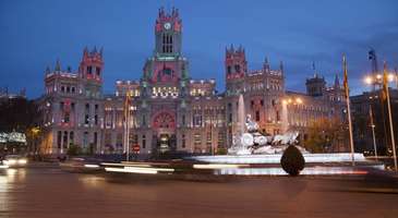 Cibeles Meydanı’nda fotoğraf çektirin  