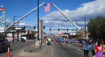 Colfax Avenue’de mağazaları dolaşın 