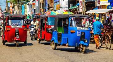 Tuk- tuk ile yolculuk yapın  