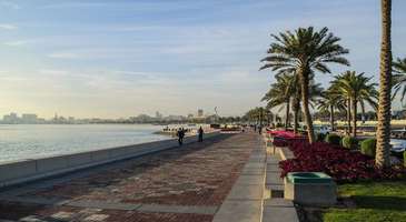 Corniche (Korniş) boyunca dinlendirici bir yürüyüşe çıkın  