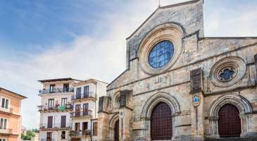 Katedral’i ziyaret edin