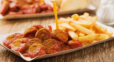 Currywurst ile atıştırın  