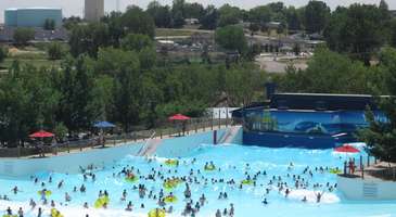 Water World’de kaydıraklarda eğlenin 