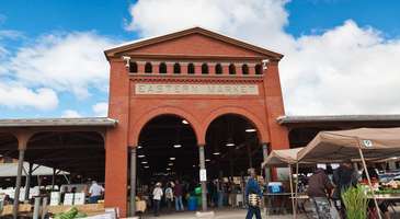 Eastern Market’te alışveriş yapın 
