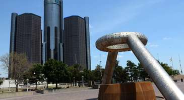 Renaissence Center binasını görün 