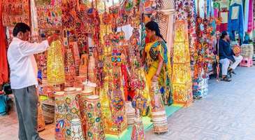 Dilli Haat’ta alışveriş yapın 