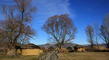 Dispilio Arkeolojik bölgesinin buluntularını inceleyin