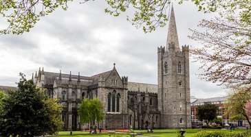 St. Patrick’s Katedrali’nin tarihi atmosferinde büyülenin 