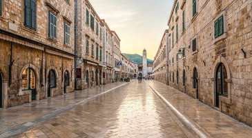 Stradun Caddesi’nde dolaşın ve alışveriş yapın  