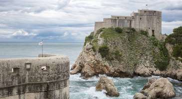 Dubrovnik Kalesi’nden manzarayı seyredin  