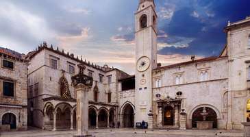 Dubrovnik’in başyapıtlarından Sponza Sarayı’nı gezin