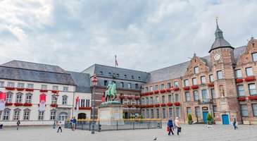 Marktplatz'da kahve için