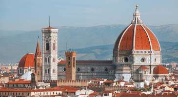 Duomo Katedrali’ndeki heykeller ve Roma mezarlarını görün