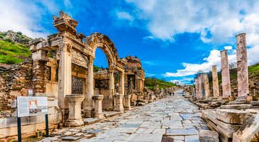 Efes Antik Kenti’nde geçmişin izlerini keşfedin