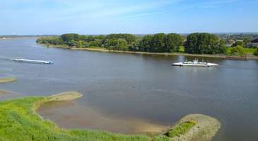 Elbe Nehri'nde tekne gezisi yapın