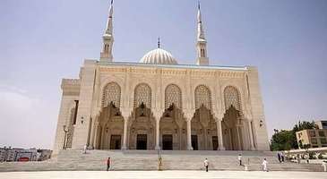 Emir Abdel Kader Camisi’nde İslam sanatının muhteşem mimarisini görün