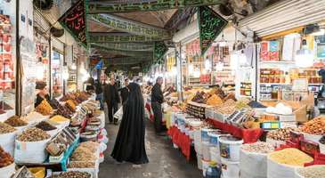 Tarihi Kapalı Çarşı’yı gezip alışveriş yapın