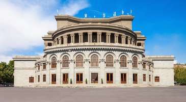 Yerevan Opera Tiyatrosu'nda bir konser izleyin 