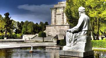 Ferdowsi Meydanı’ndan şehri seyredin 