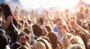 Şehirde düzenlenen festivallere ve kutlamalara katılın  