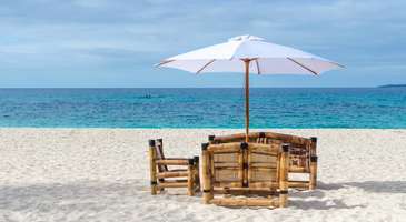 Puka Beach’te kendinizi masmavi sulara bırakın