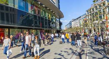 Zeil Caddesi’nde alışveriş yapın  