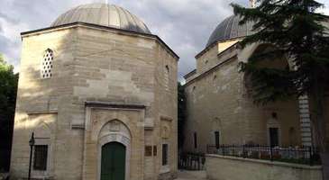 Gazi Ömer Bey Türbesi’ne gidin