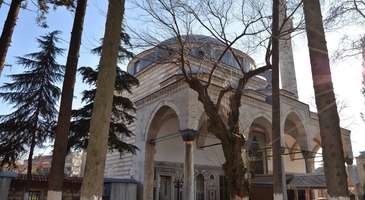 Yüzyıllara meydan okuyan Sultan Orhan Camisi’ni görün 