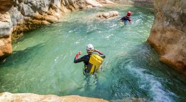 Abuja’nın doğal güzellikleri arasında yer alan Guara Şelalesi’ni görün