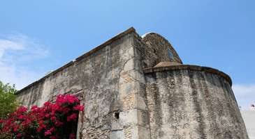 Bizans döneminden kalan eski kiliseyi görün  
