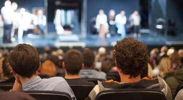 Guthrie Tiyatrosu’nda oyun izleyin