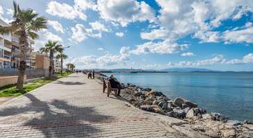 İlçenin merkezinde denize girin