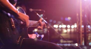Yaz akşamları canlı müzik dinleyin  