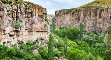 Ihlara Vadisi’nin yemyeşil ve huzurlu atmosferinde yürüyün  