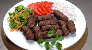 İlçenin olmazsa olmazı sayılan İnegöl köftesini tadın