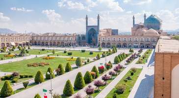 Büyük meydanda bulunun