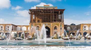 Sarayları dolaşın