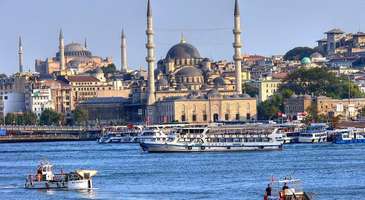 Eminönü'nde balık ekmek yiyin