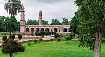 Jahangir'in Mezarı’nı ziyaret edin 